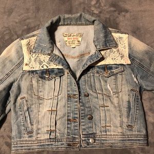 HUGE SALE🎉distressed cropped denim jacket